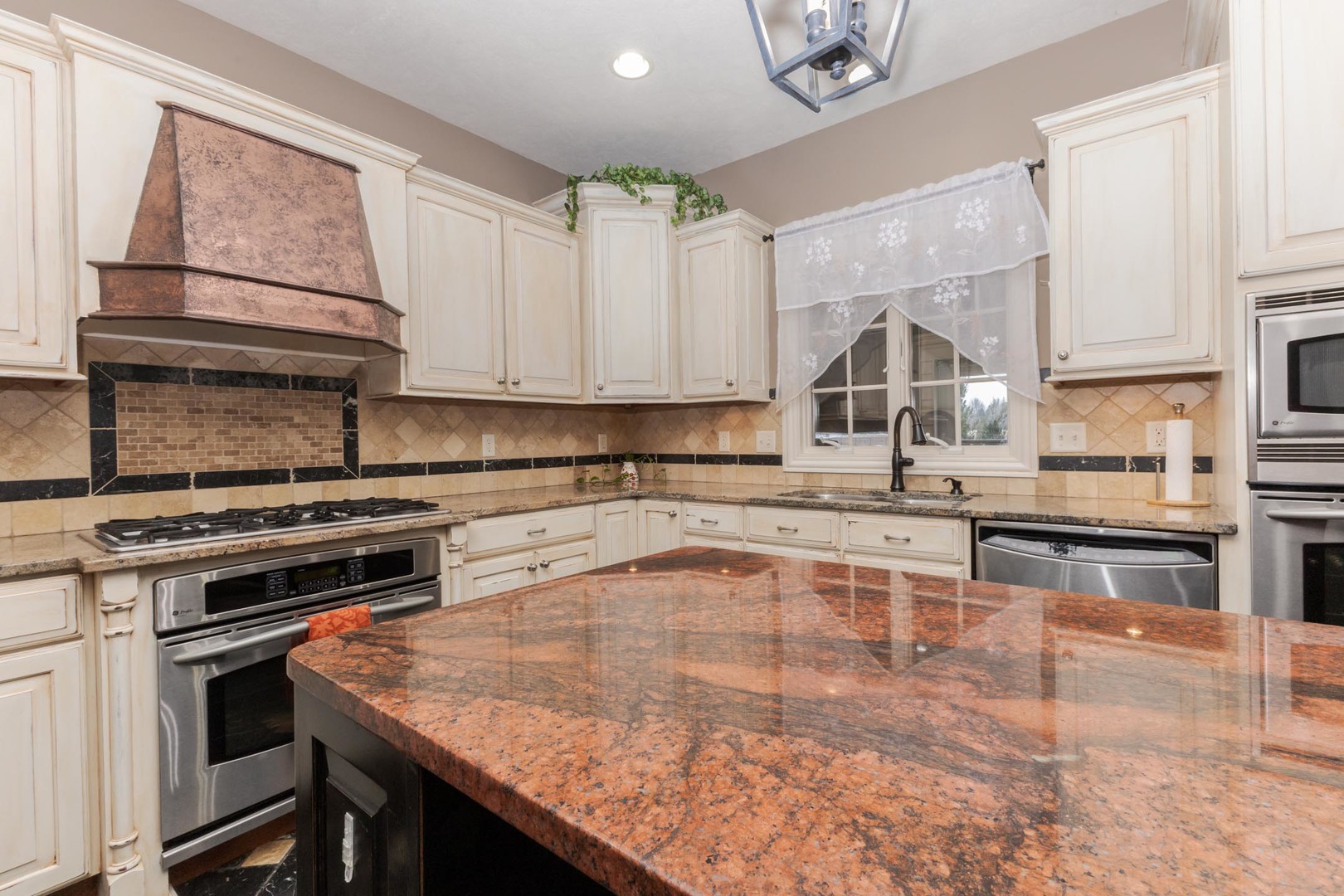 6 Stonebrook Court, Bloomington, IL 61704