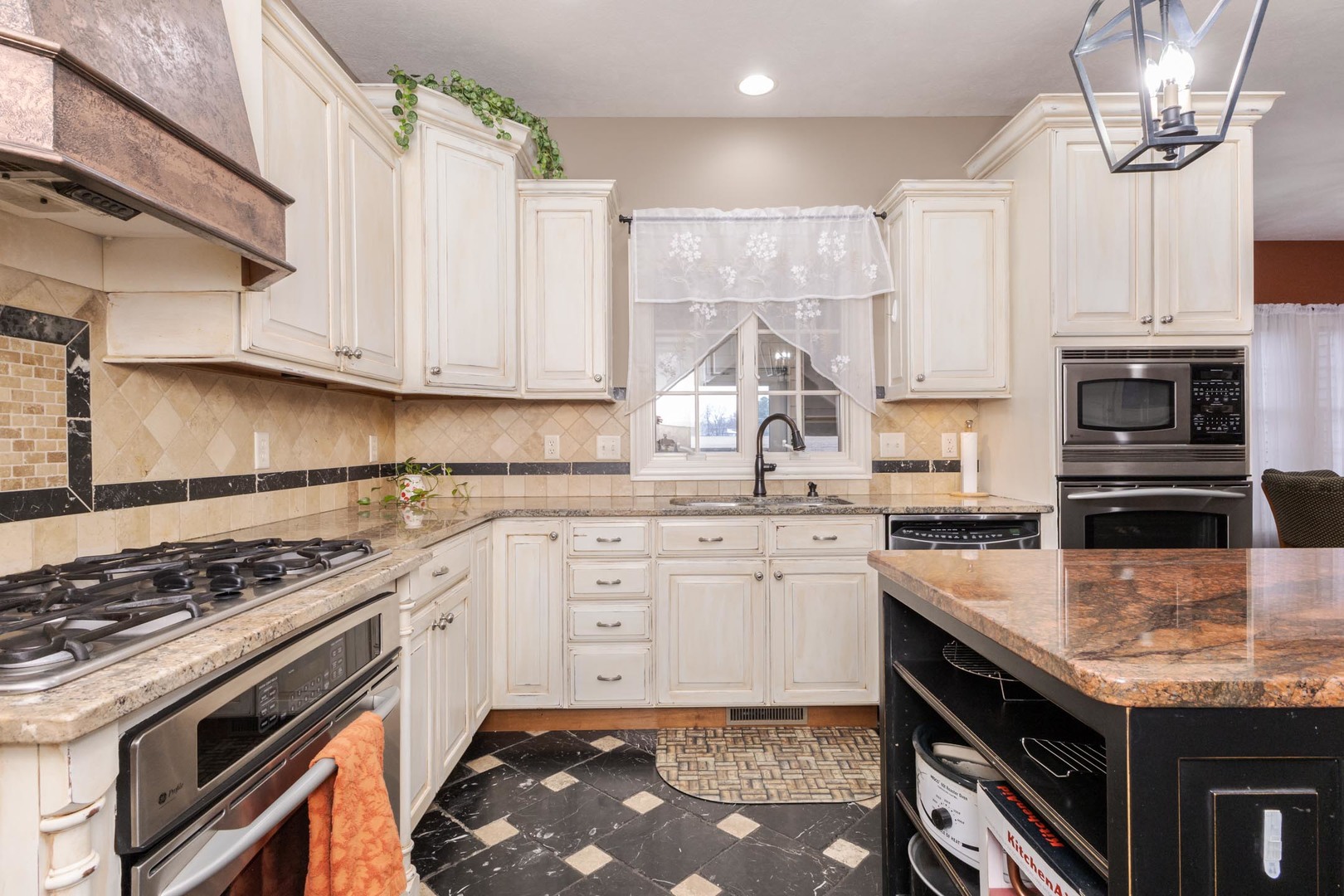 6 Stonebrook Court, Bloomington, IL 61704