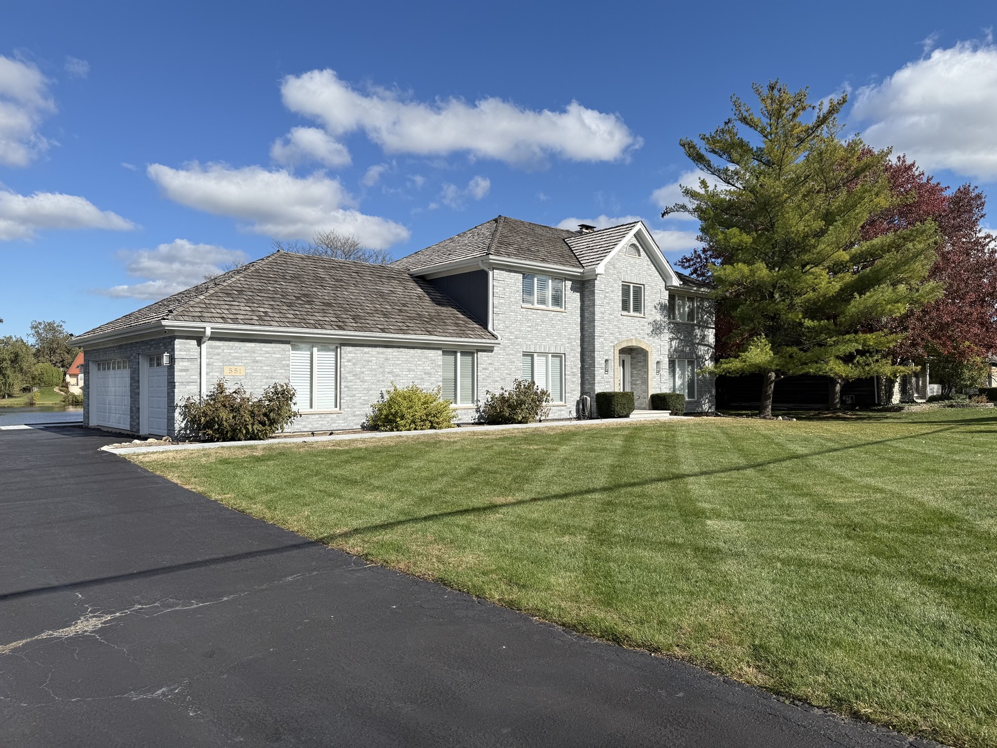 551 83rd Street, Burr Ridge, IL 60527