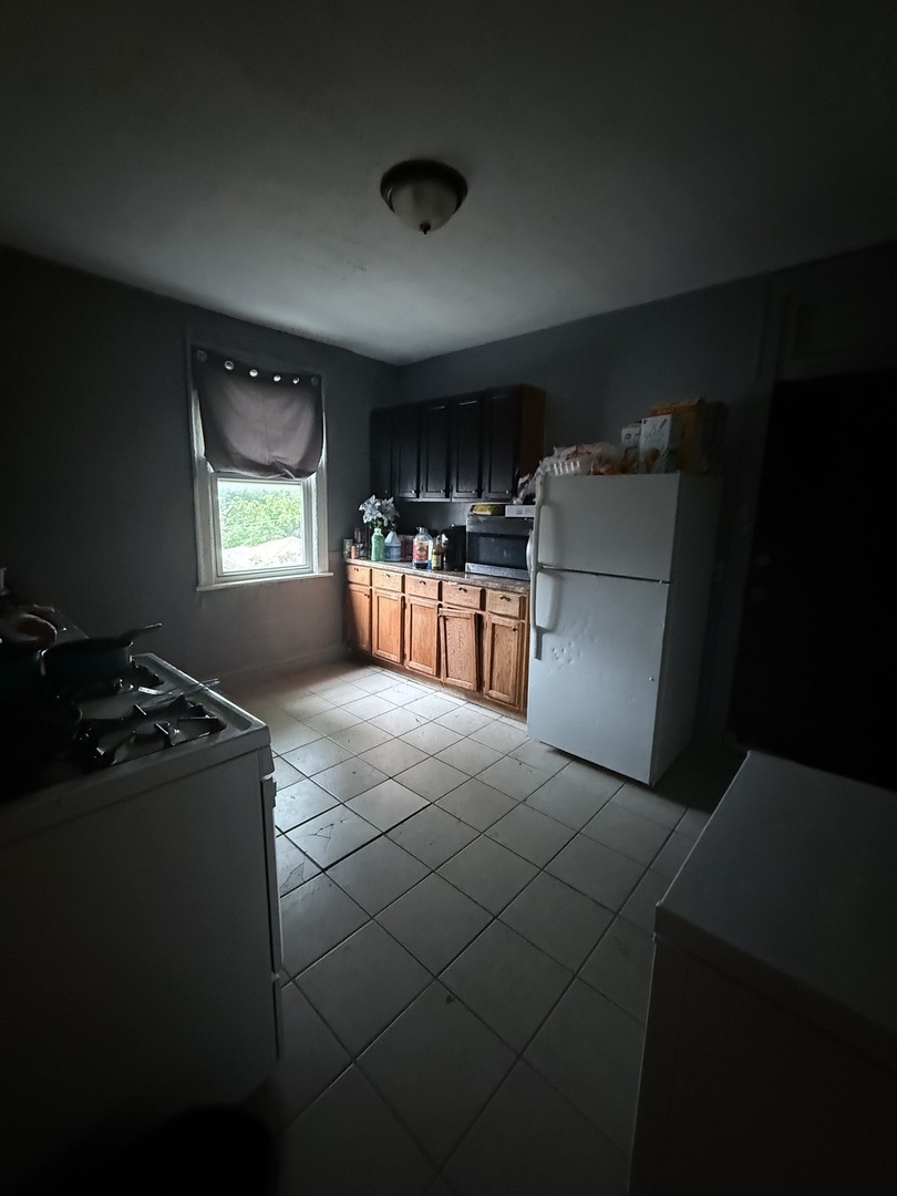 10230 S Yates Boulevard, Chicago, IL 60617