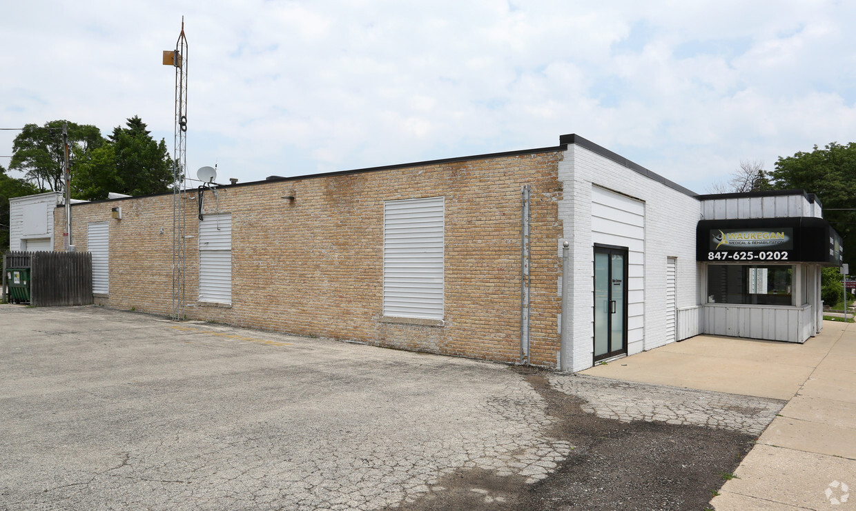 1724 Grand Avenue, Waukegan, IL 60085