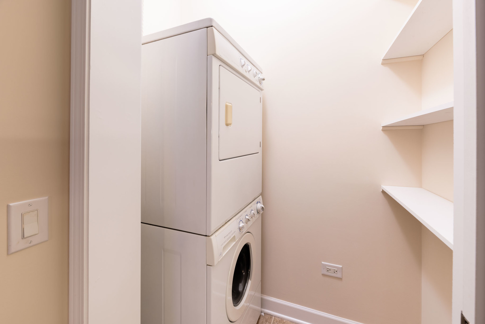 151 W Wing Street #301, Arlington Heights, IL 60005