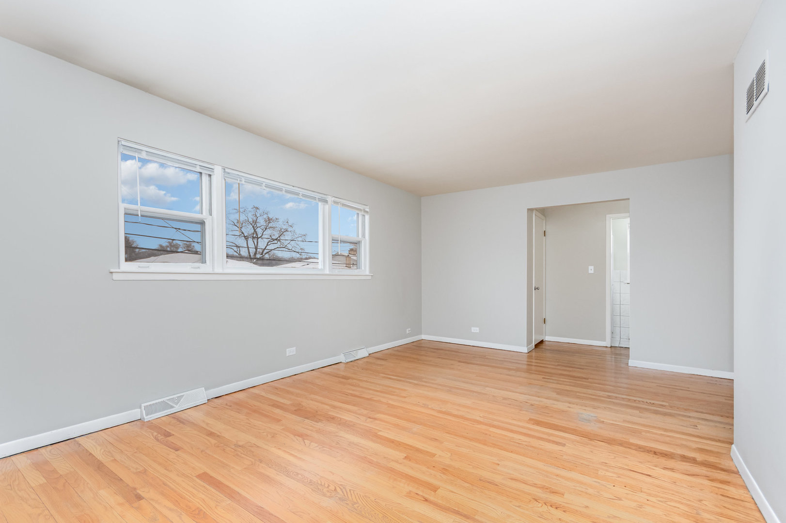 2913 Kensington Avenue, Westchester, IL 60154