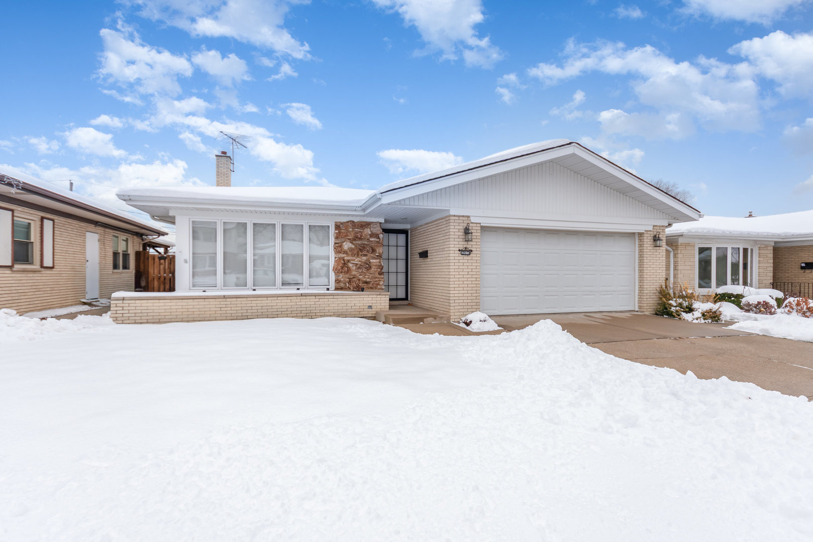 2913 Kensington Avenue, Westchester, IL 60154