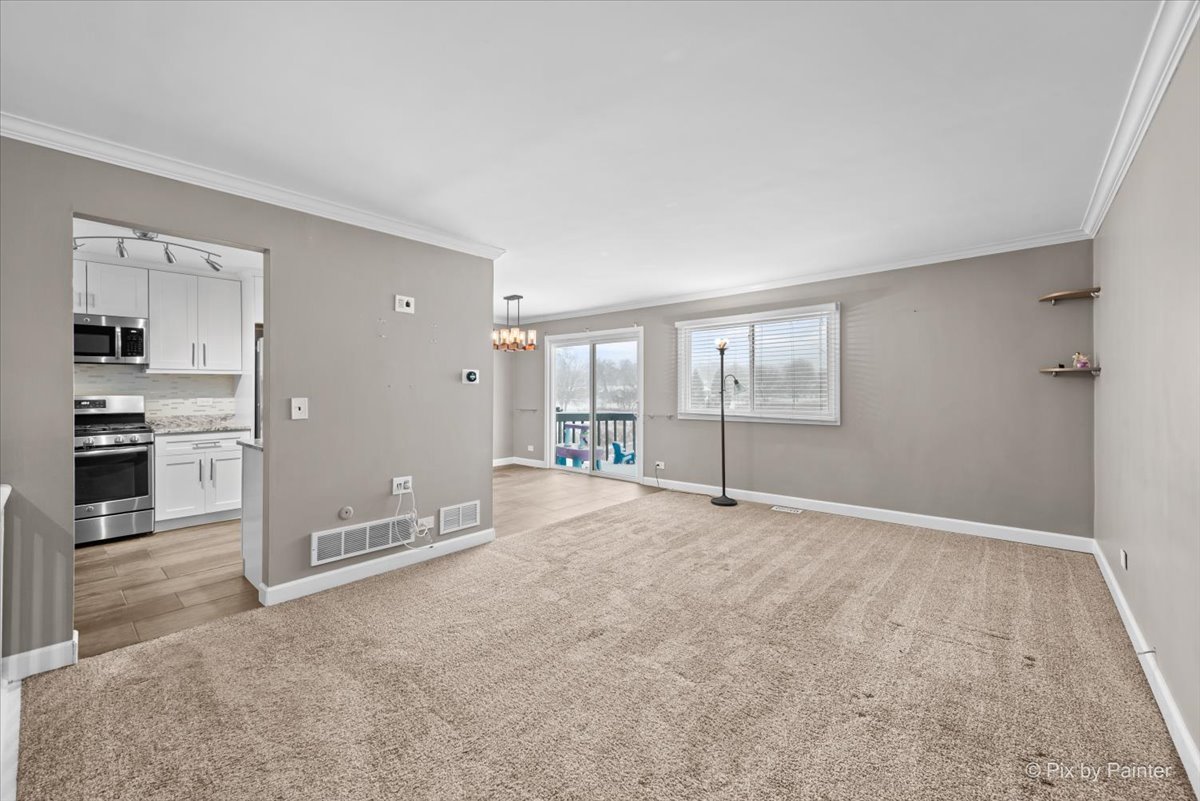 215 Lakeshore Lane, Bloomingdale, IL 60108