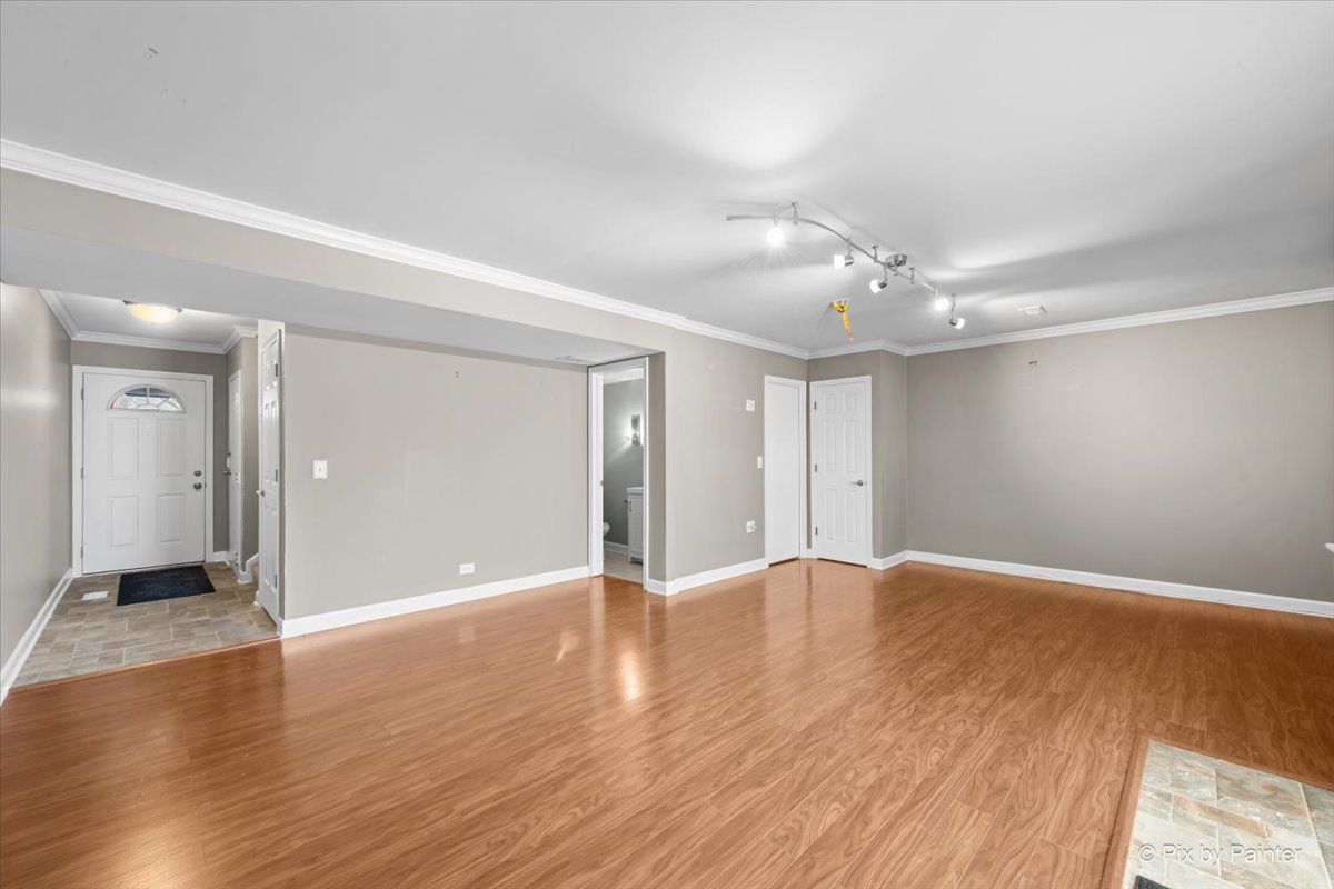 215 Lakeshore Lane, Bloomingdale, IL 60108