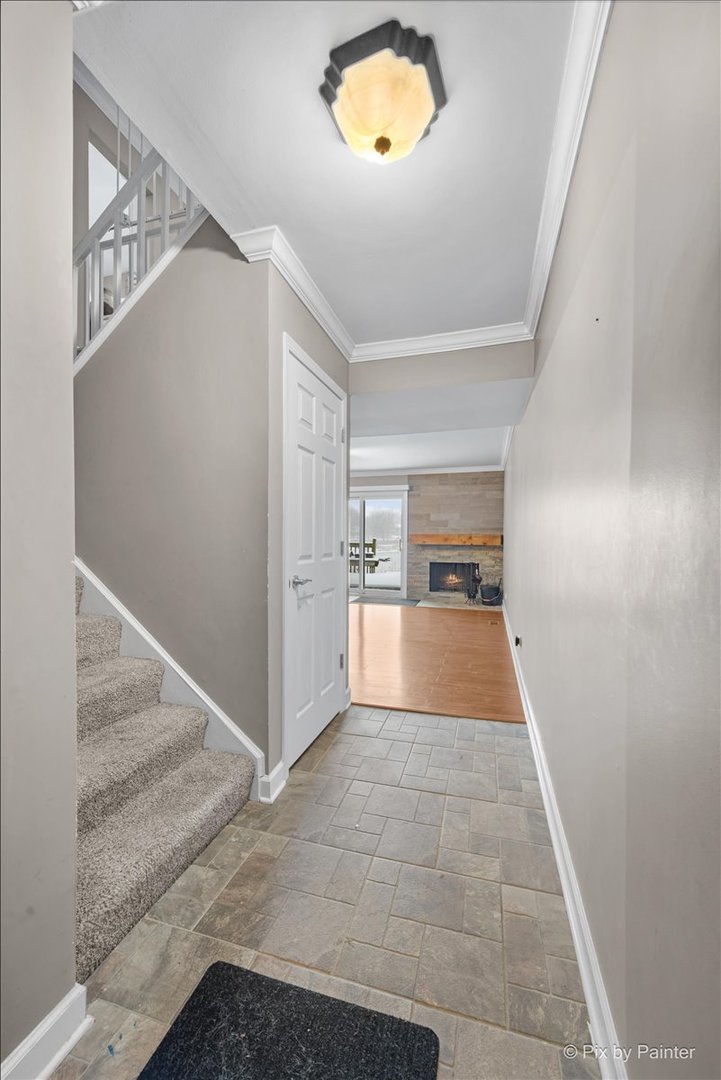 215 Lakeshore Lane, Bloomingdale, IL 60108