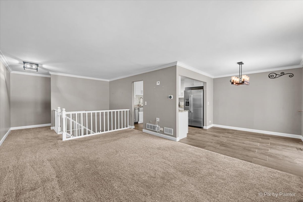 215 Lakeshore Lane, Bloomingdale, IL 60108