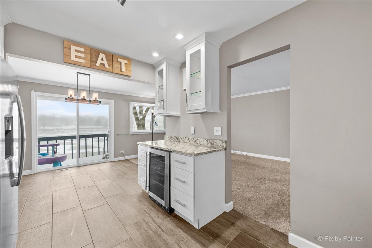 215 Lakeshore Lane, Bloomingdale, IL 60108