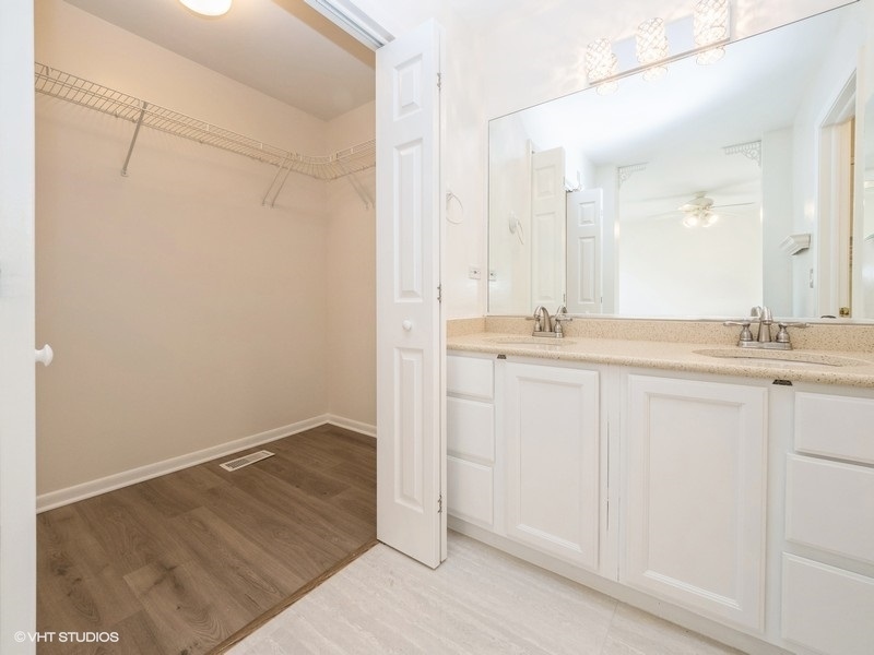 140 Crescent Lane, Schaumburg, IL 60193