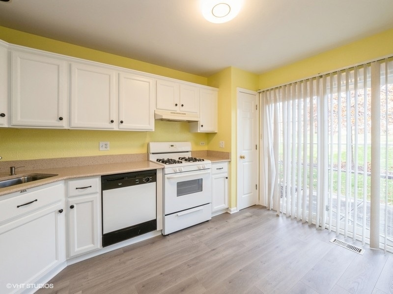 140 Crescent Lane, Schaumburg, IL 60193