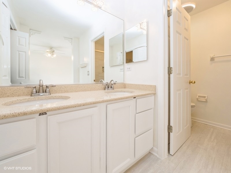 140 Crescent Lane, Schaumburg, IL 60193