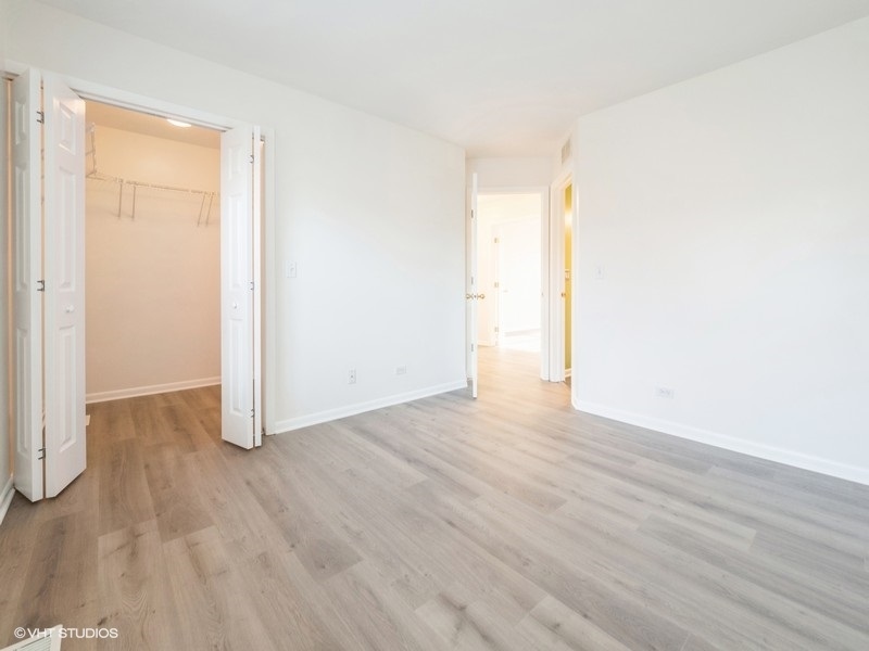 140 Crescent Lane, Schaumburg, IL 60193