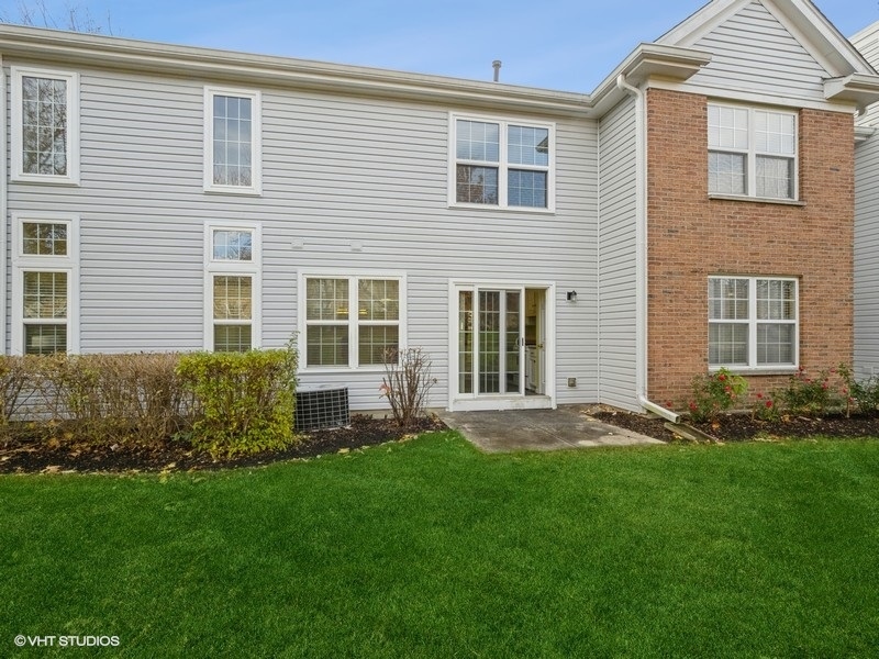 140 Crescent Lane, Schaumburg, IL 60193