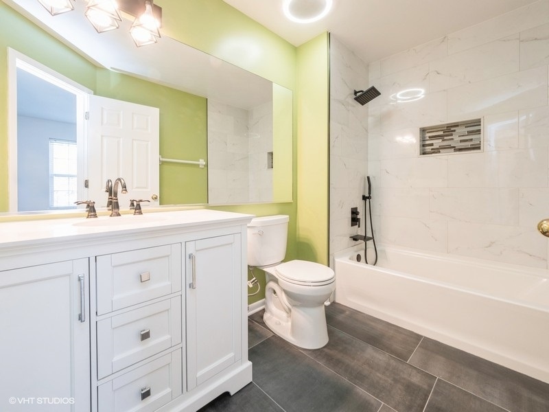 140 Crescent Lane, Schaumburg, IL 60193