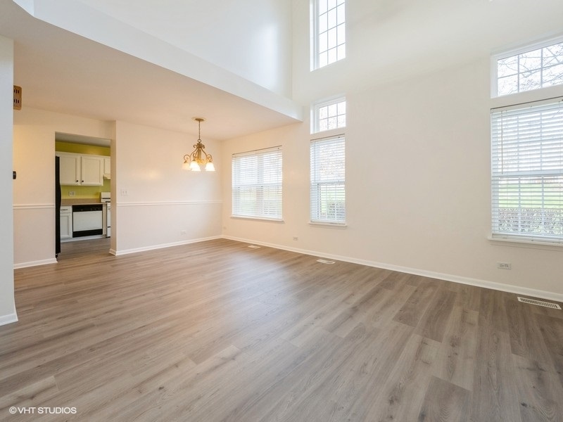 140 Crescent Lane, Schaumburg, IL 60193