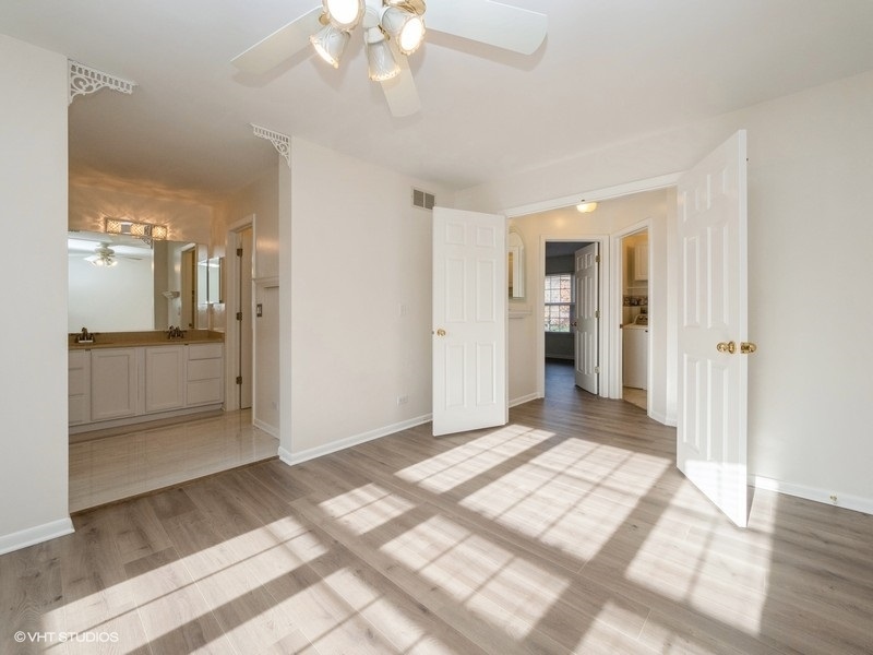 140 Crescent Lane, Schaumburg, IL 60193