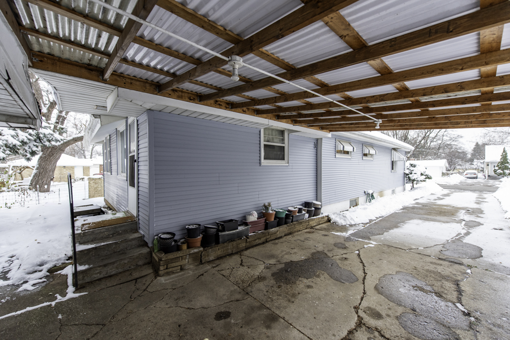 216 S Martin Avenue, Waukegan, IL 60085