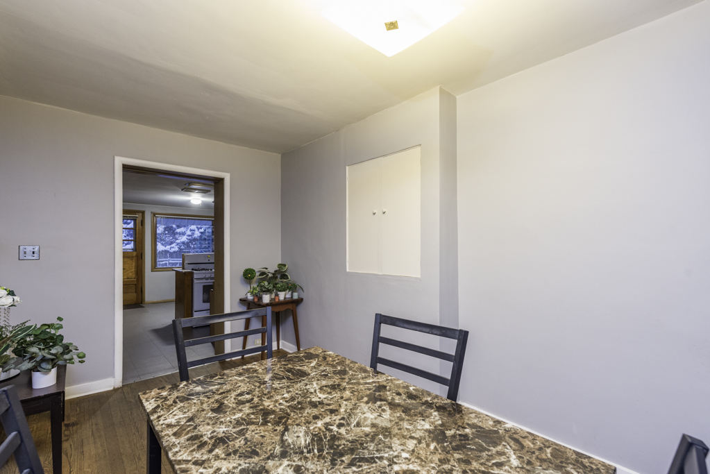 216 S Martin Avenue, Waukegan, IL 60085