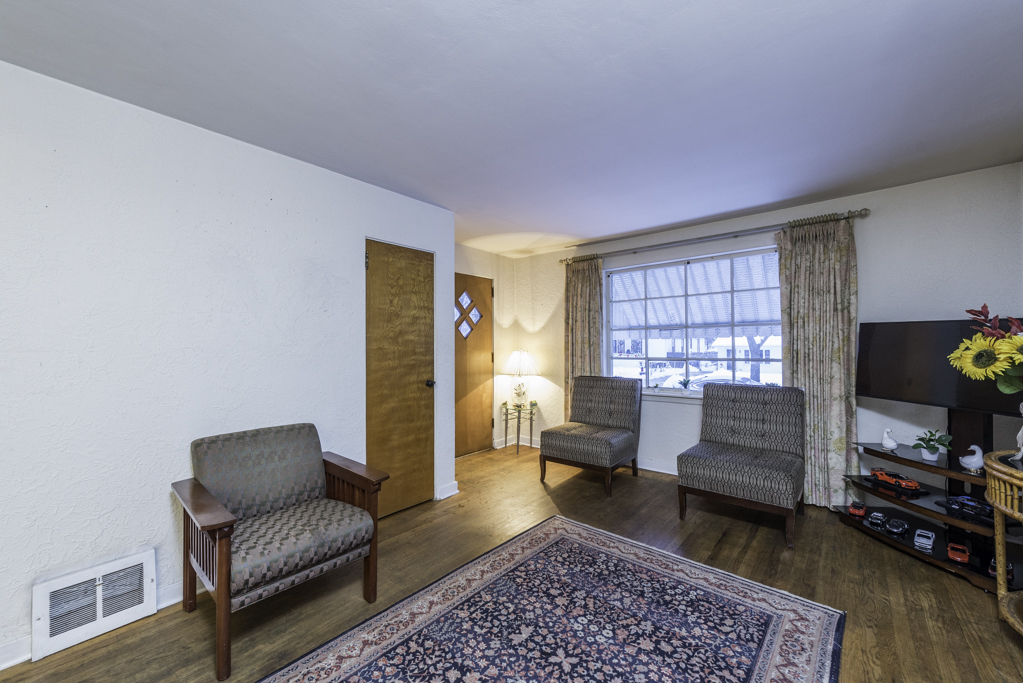 216 S Martin Avenue, Waukegan, IL 60085