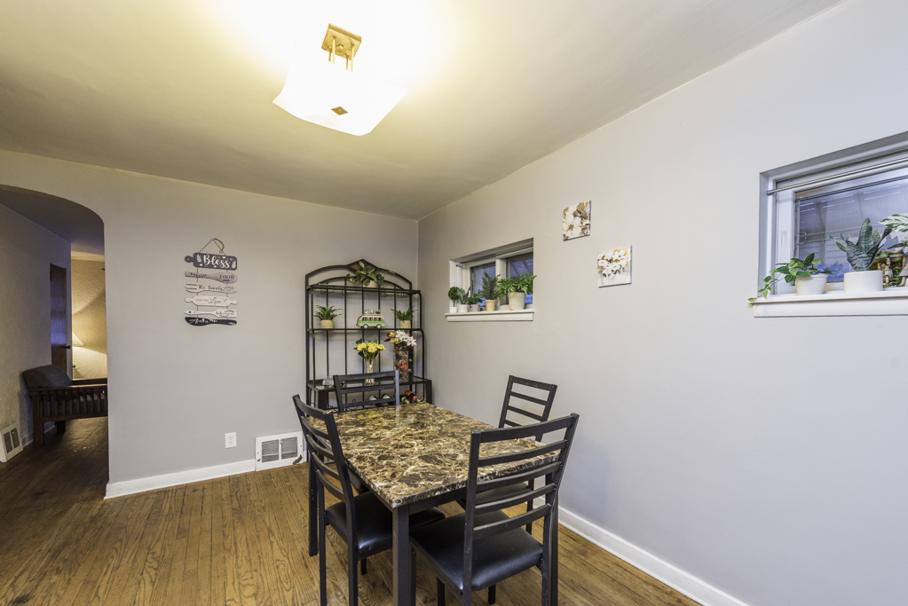 216 S Martin Avenue, Waukegan, IL 60085