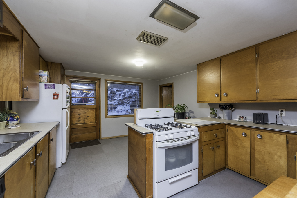 216 S Martin Avenue, Waukegan, IL 60085