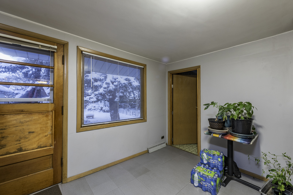 216 S Martin Avenue, Waukegan, IL 60085