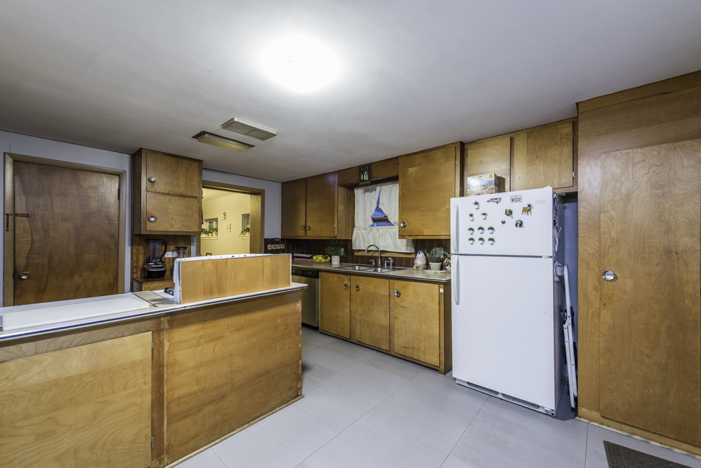 216 S Martin Avenue, Waukegan, IL 60085