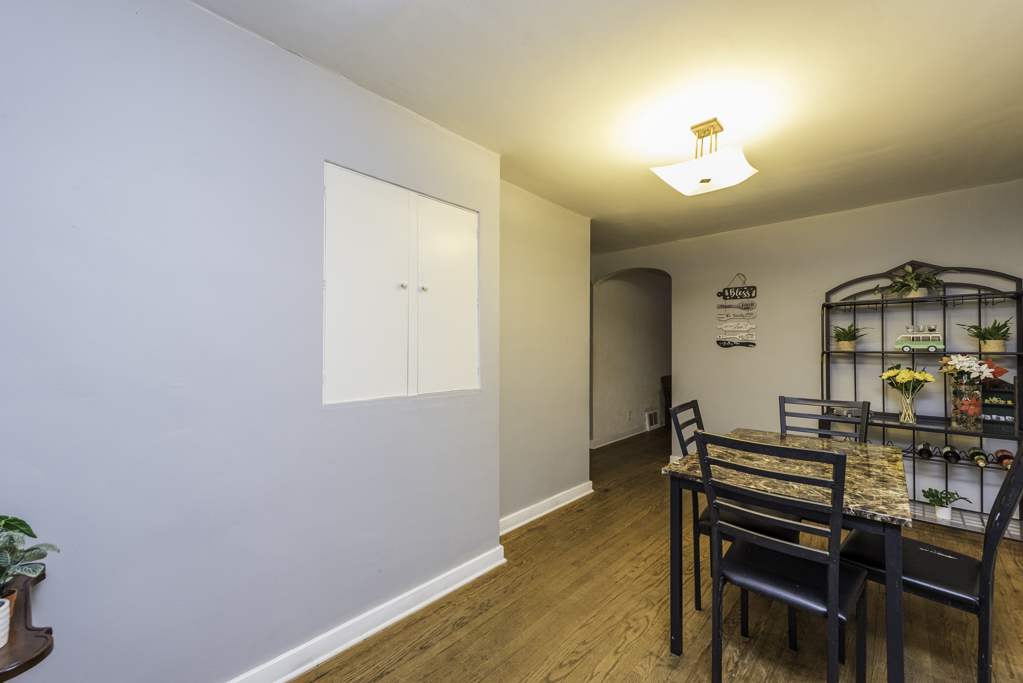 216 S Martin Avenue, Waukegan, IL 60085