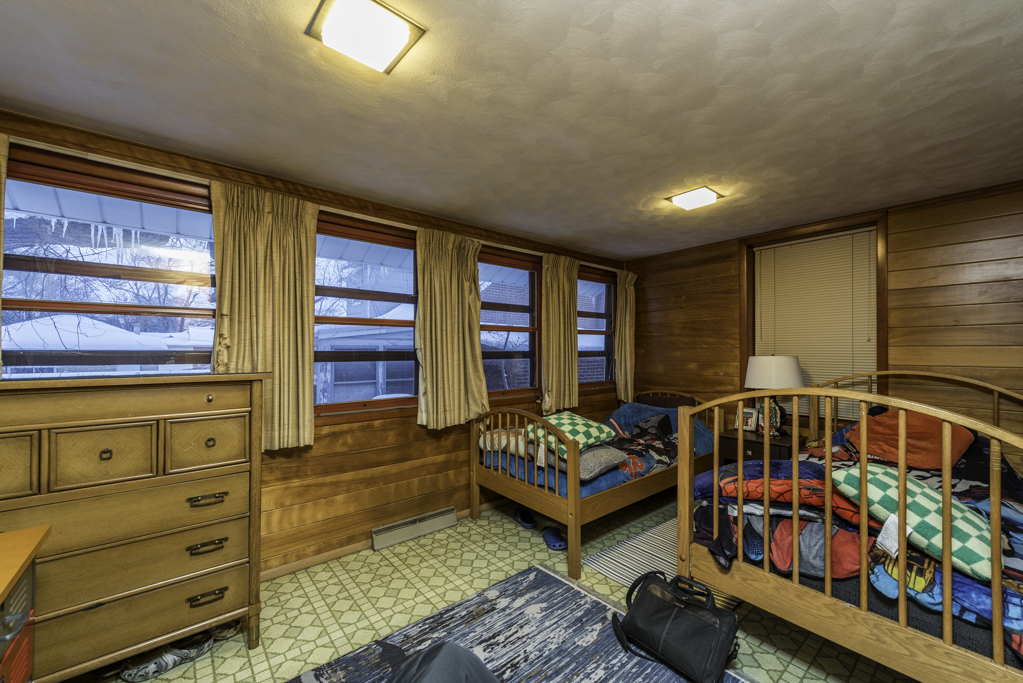 216 S Martin Avenue, Waukegan, IL 60085