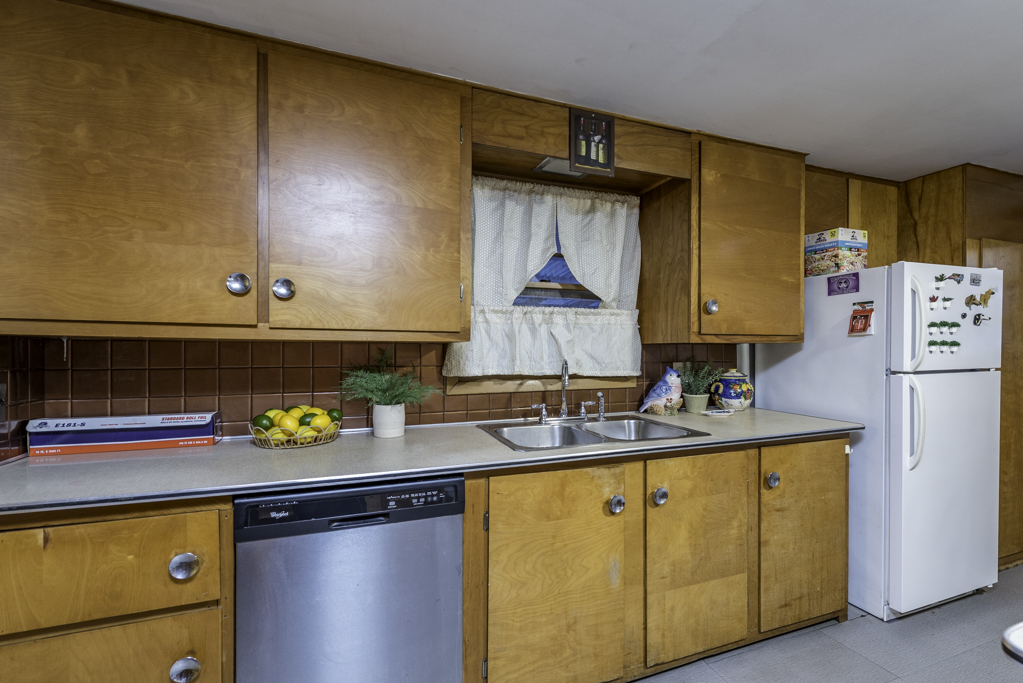 216 S Martin Avenue, Waukegan, IL 60085