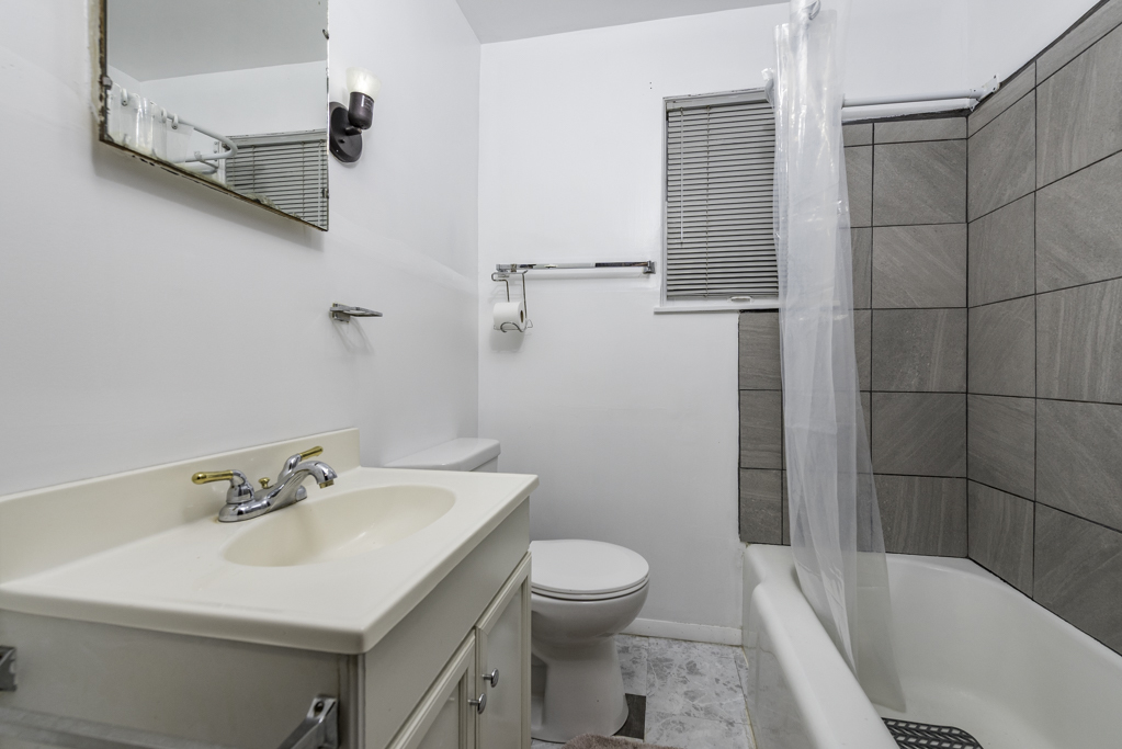 216 S Martin Avenue, Waukegan, IL 60085