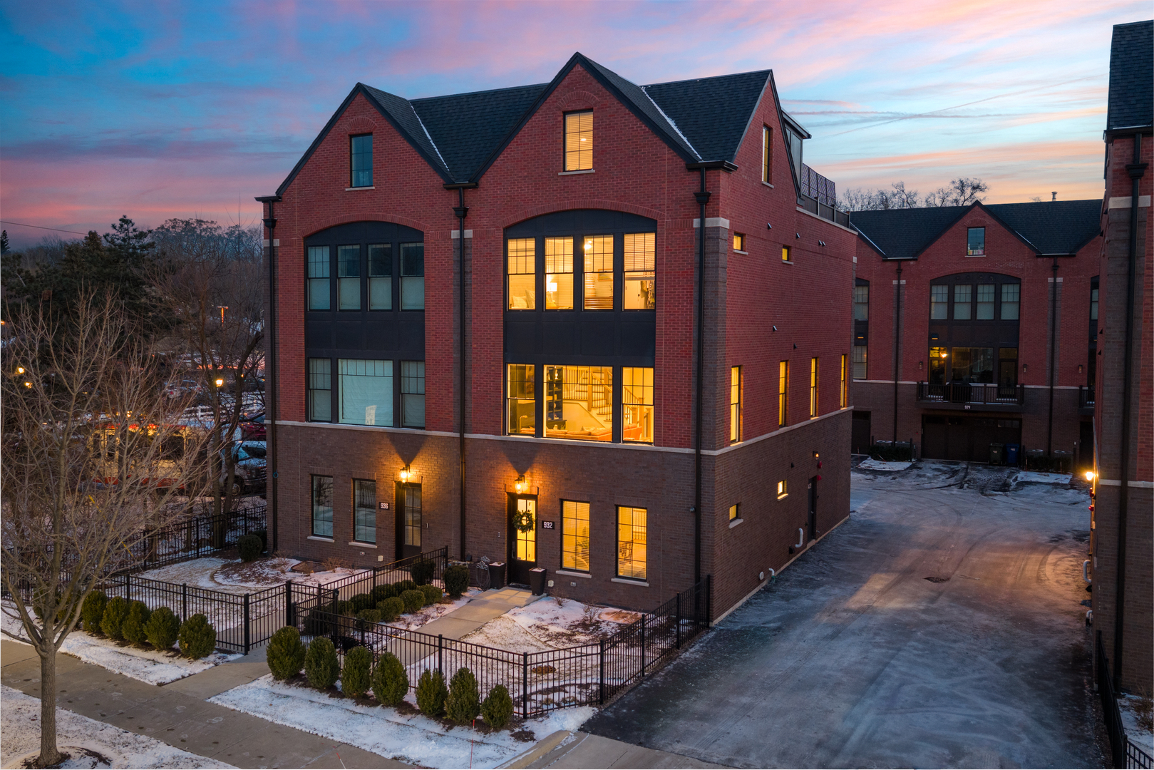 932 E Chicago Avenue, Naperville, IL 60540