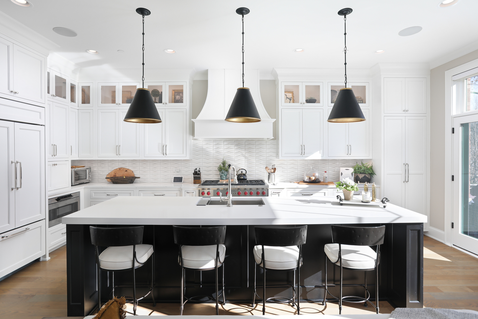 932 E Chicago Avenue, Naperville, IL 60540