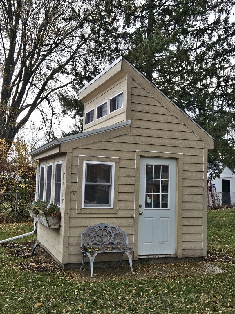 62 Ridge Court, Lindenhurst, IL 60046