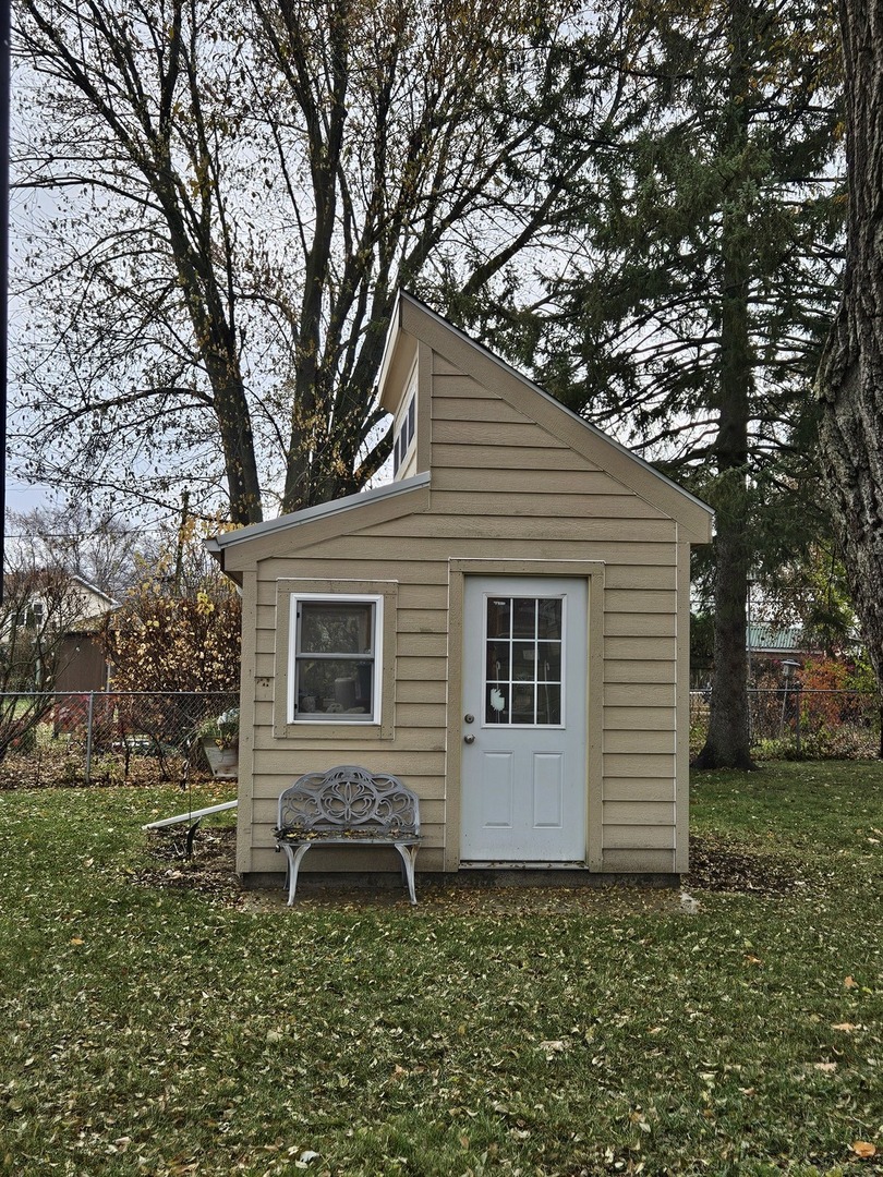 62 Ridge Court, Lindenhurst, IL 60046