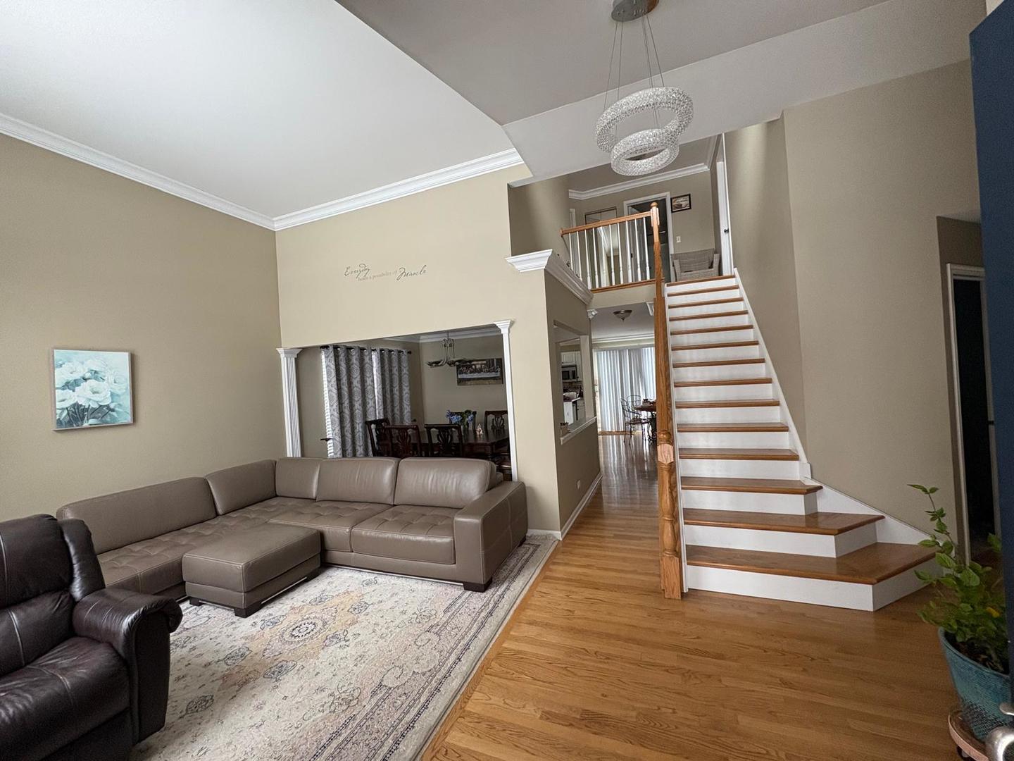 1375 Burnett Drive, Aurora, IL 60502