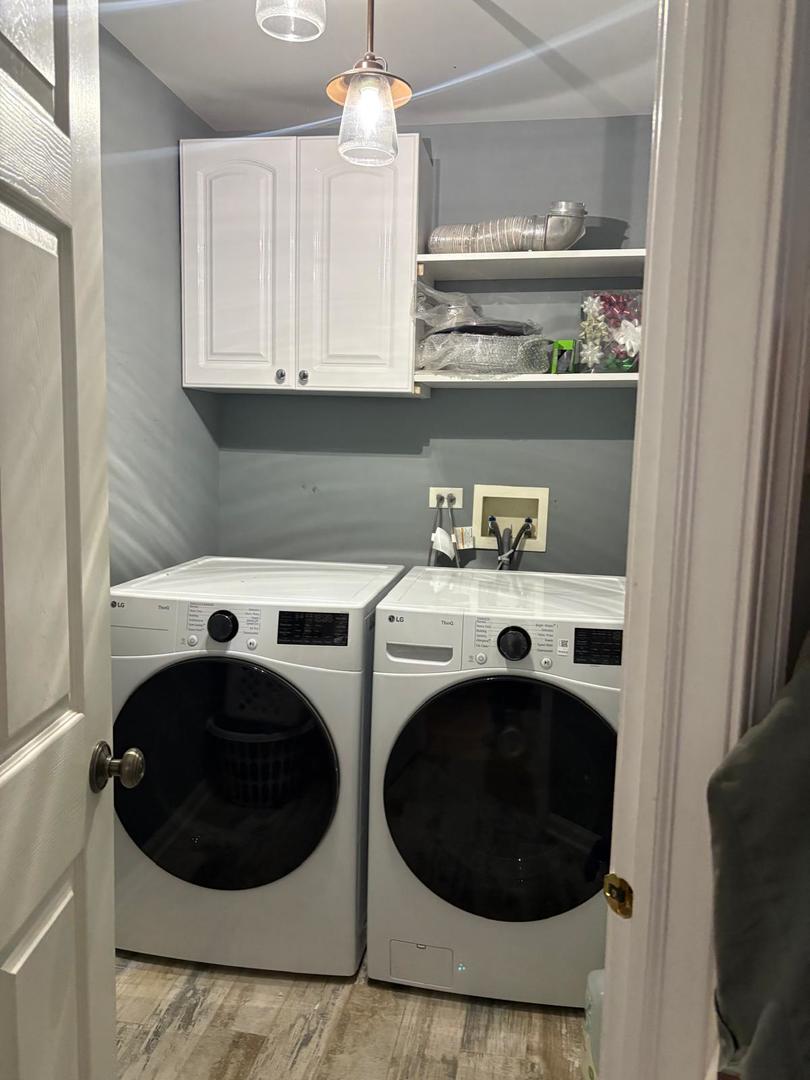 1375 Burnett Drive, Aurora, IL 60502