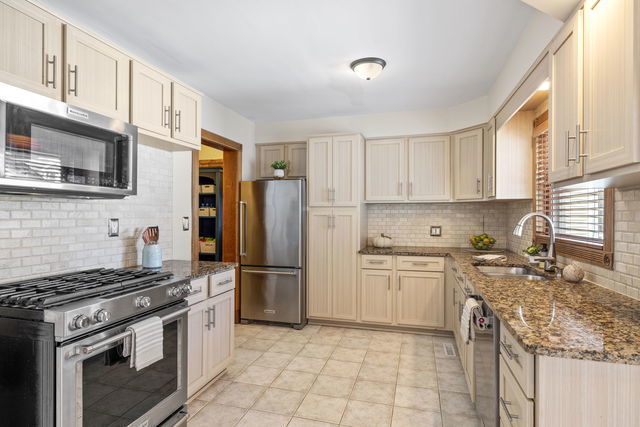 438 S Wright Street, Naperville, IL 60540