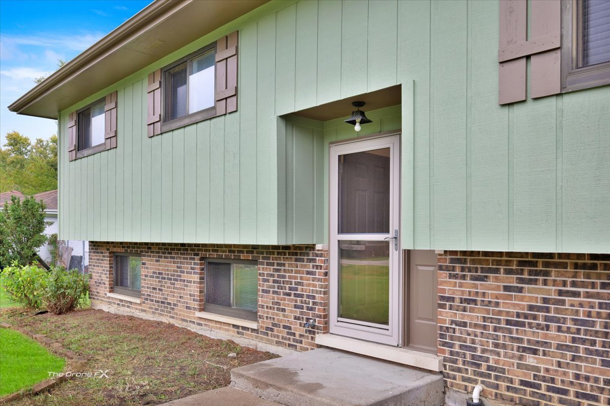 2n314 Euclid Avenue, Glen Ellyn, IL 60137