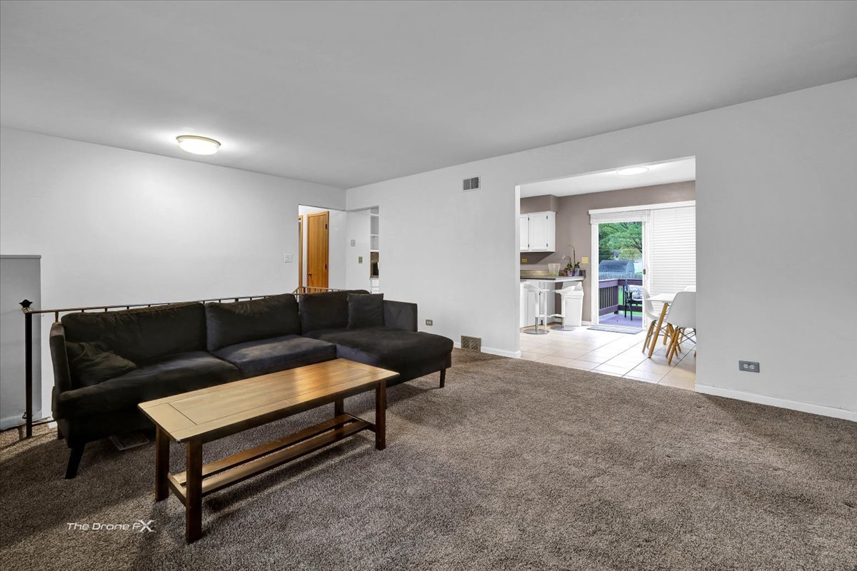 2n314 Euclid Avenue, Glen Ellyn, IL 60137