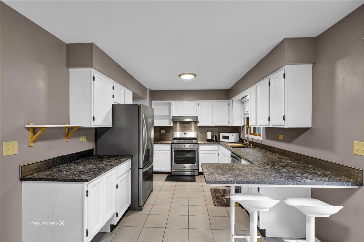 2n314 Euclid Avenue, Glen Ellyn, IL 60137