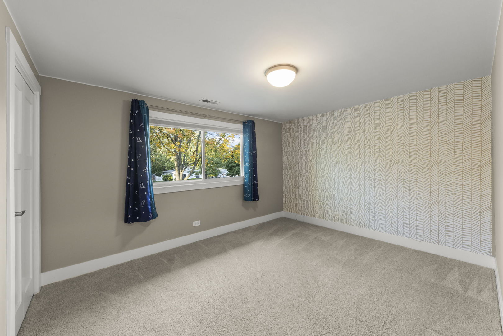 314 Brookside Circle, Wheaton, IL 60187