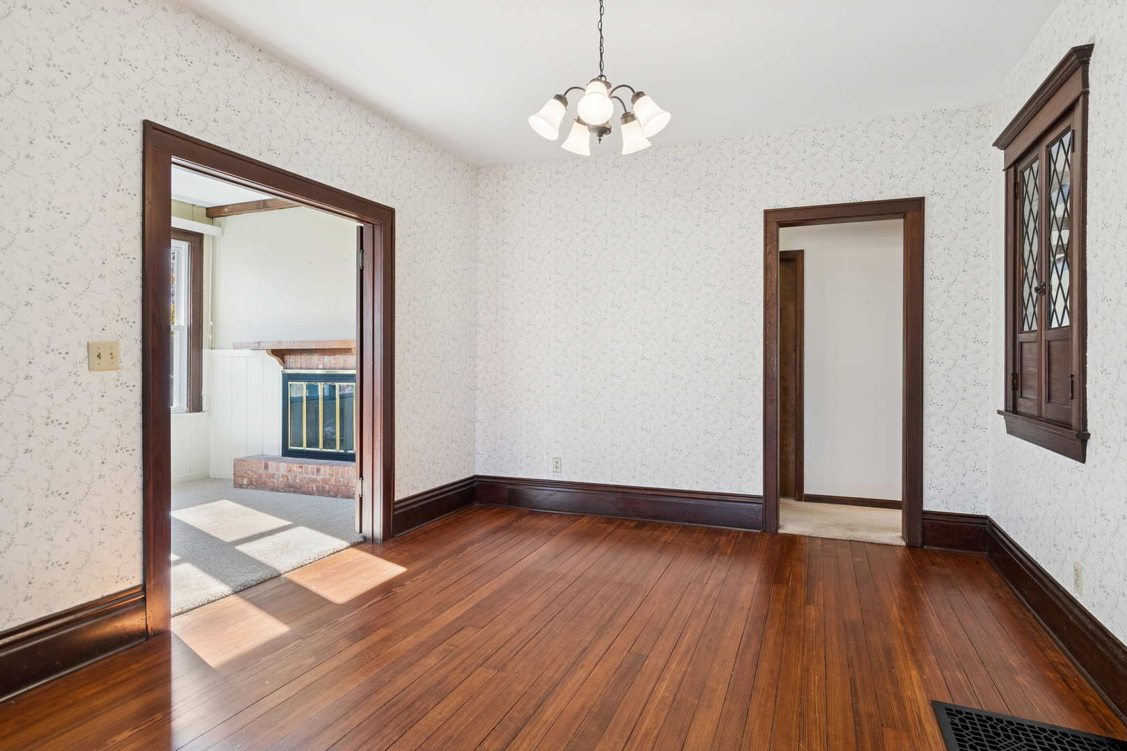 55 Garfield Street, Oswego, IL 60543