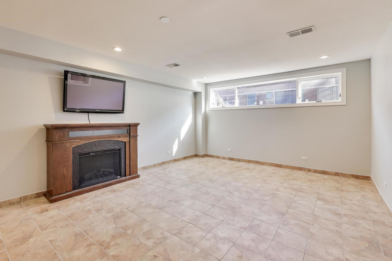 1920 N Springfield Avenue #1S, Chicago, IL 60647