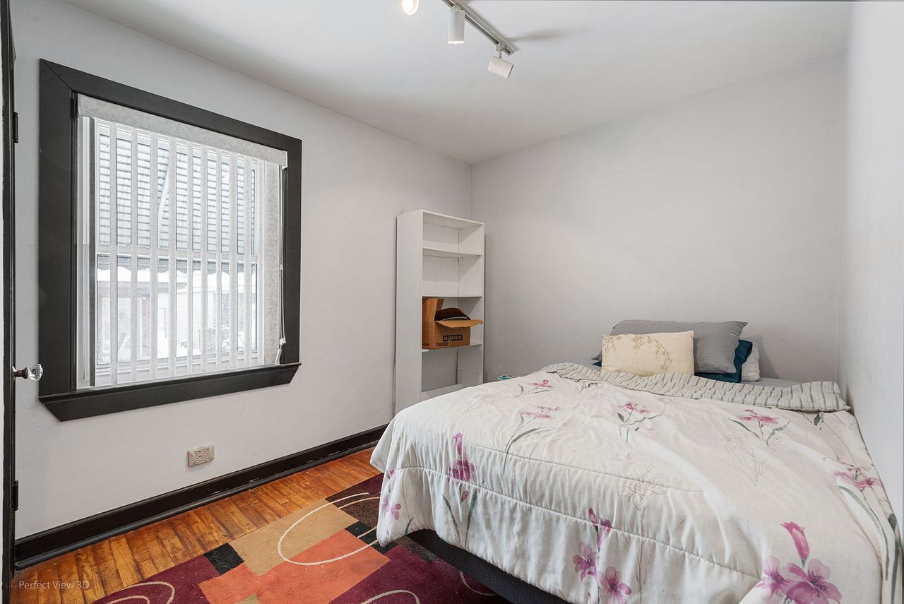 5117 S Luna Avenue, Chicago, IL 60638