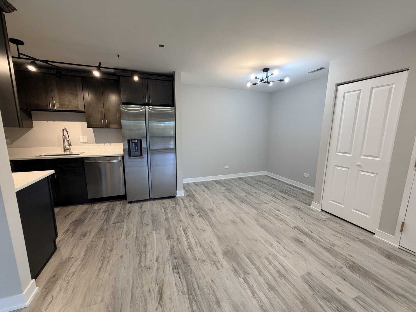 1460 Stonebridge Circle #G9, Wheaton, IL 60189