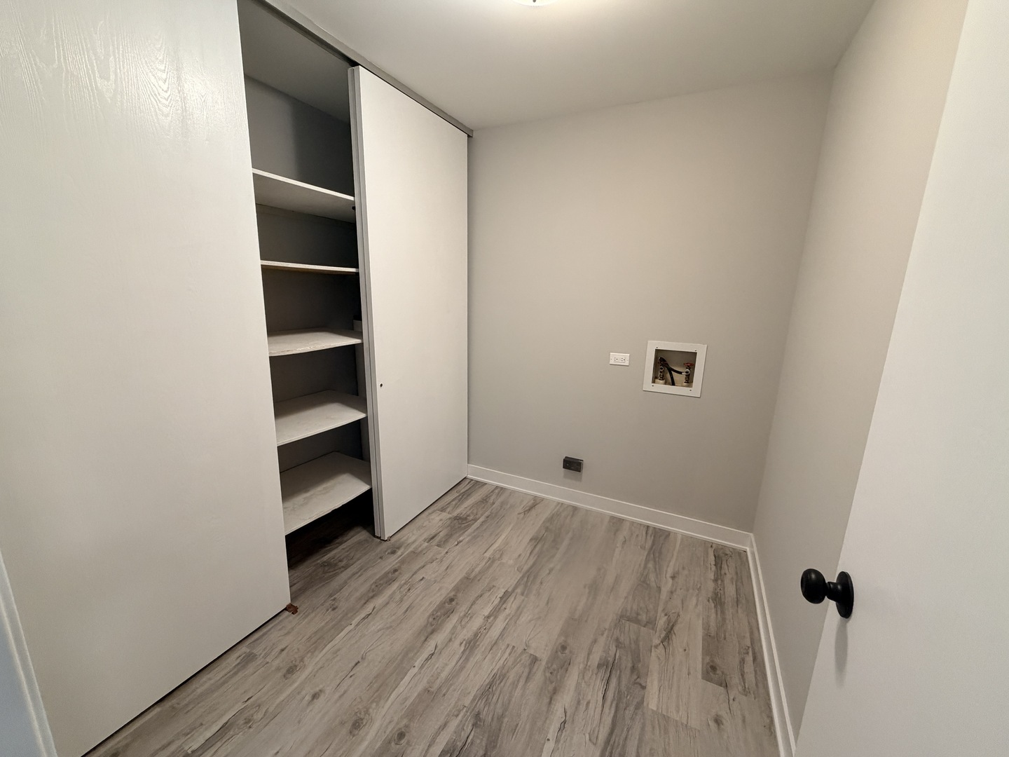 1460 Stonebridge Circle #G9, Wheaton, IL 60189