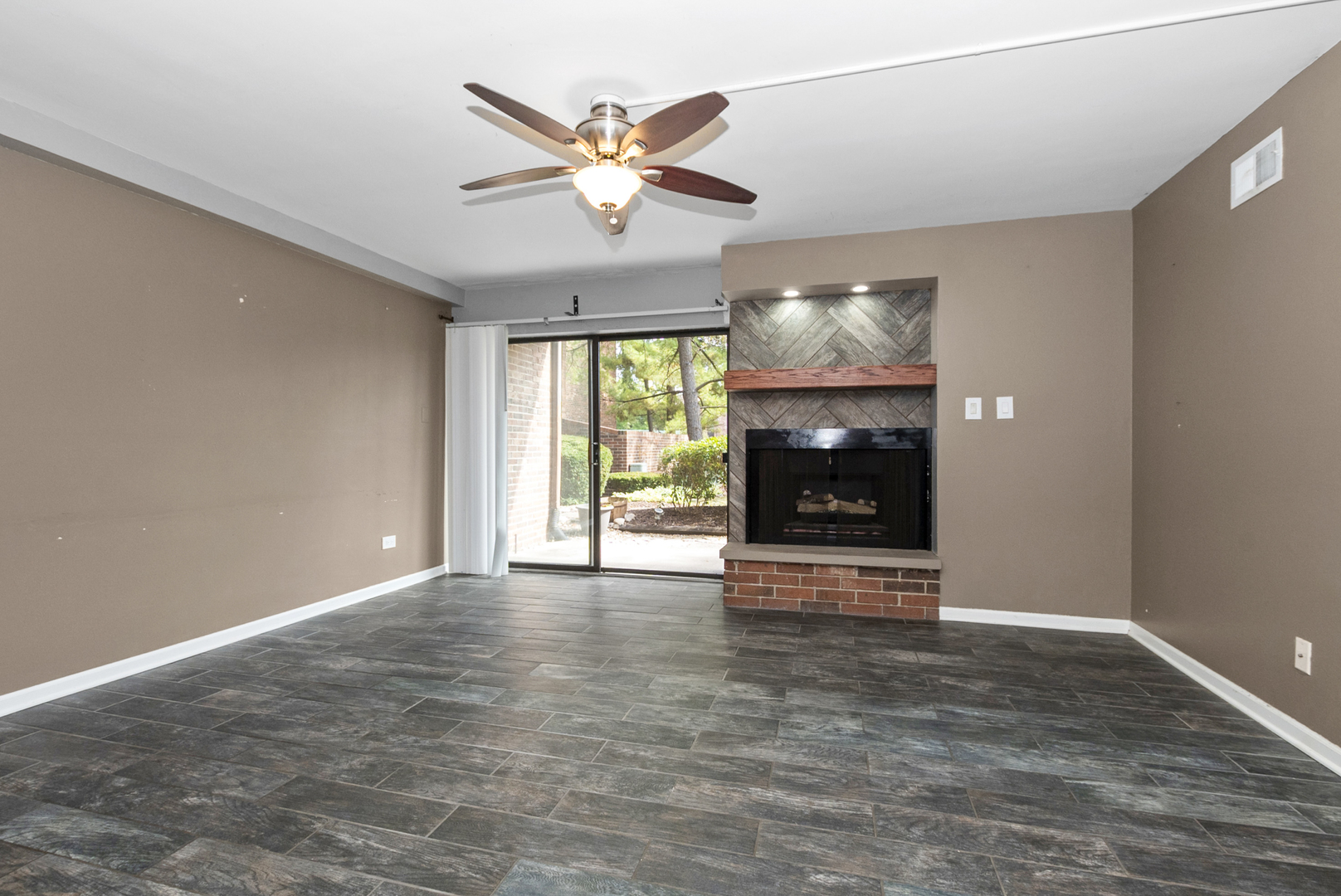 14515 Central Court #G3, Oak Forest, IL 60452