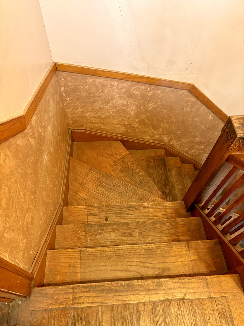 7036 S Artesian Avenue, Chicago, IL 60629